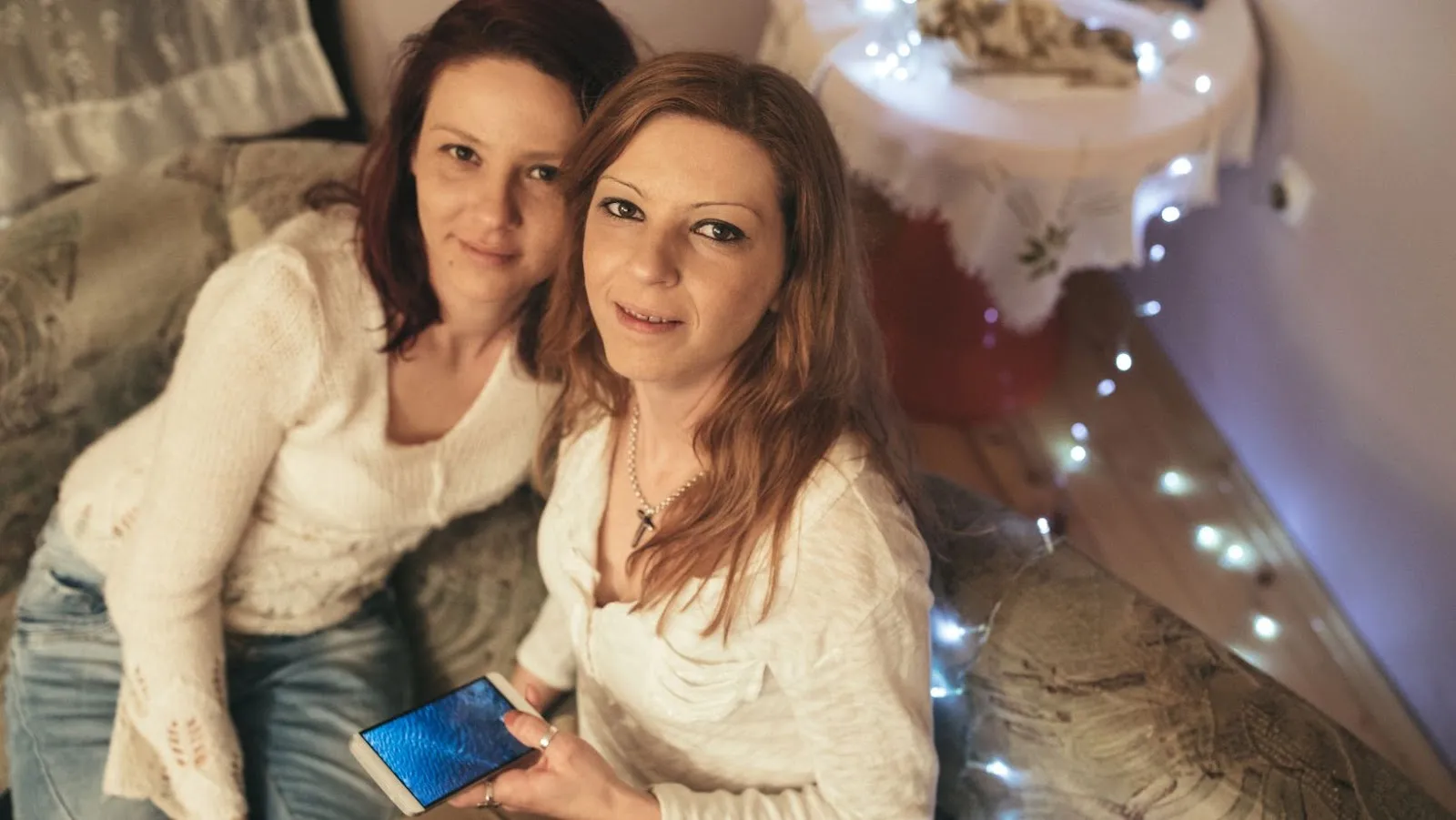 how old are the dixon sisters