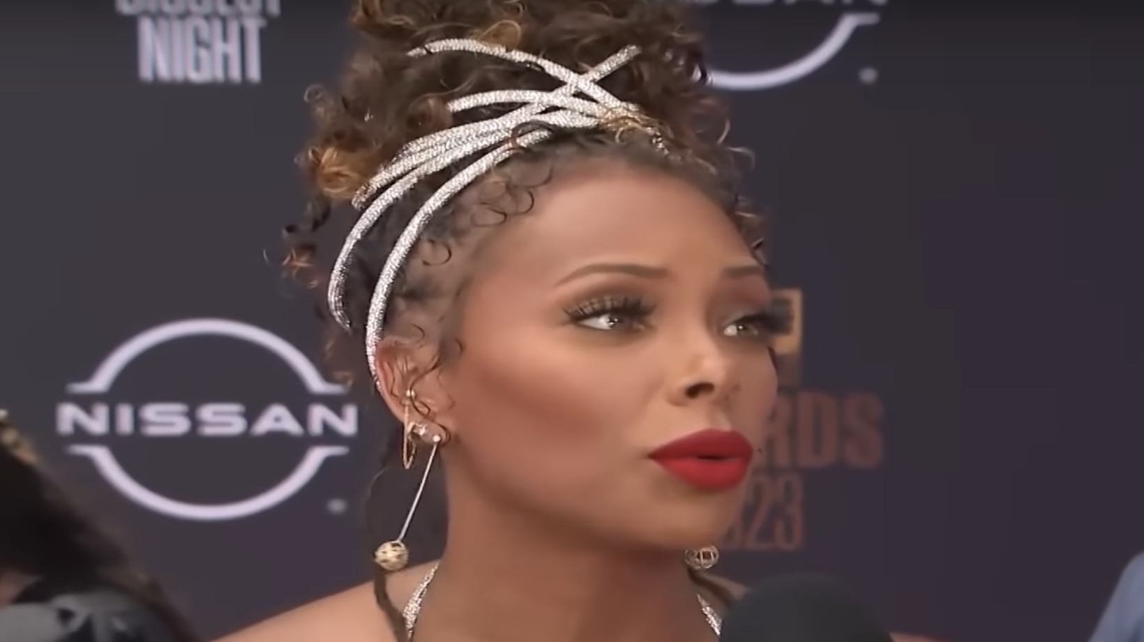 does eva marcille have a twin sister