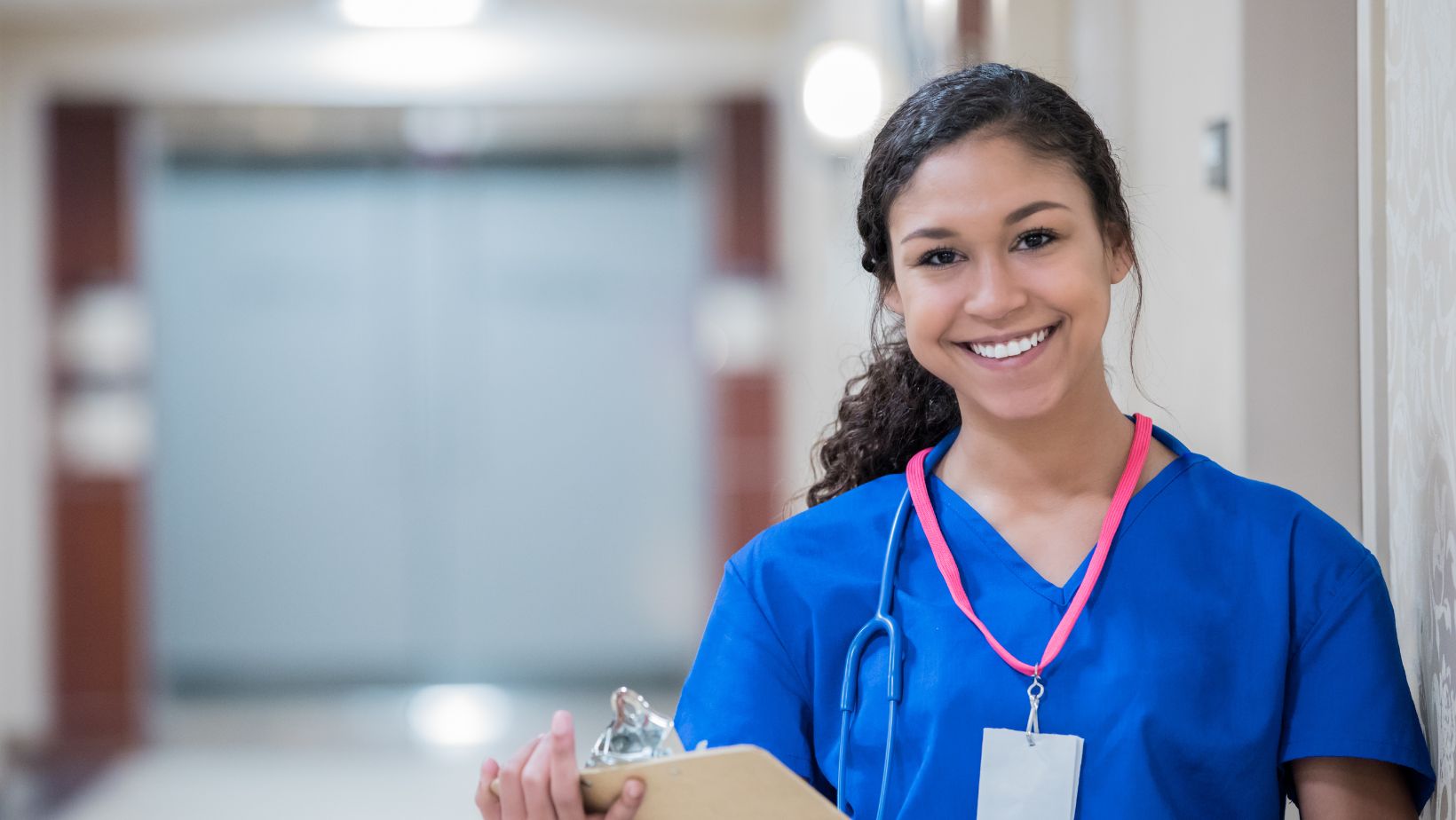 Reasons to Pursue a Career as a Travel Nurse