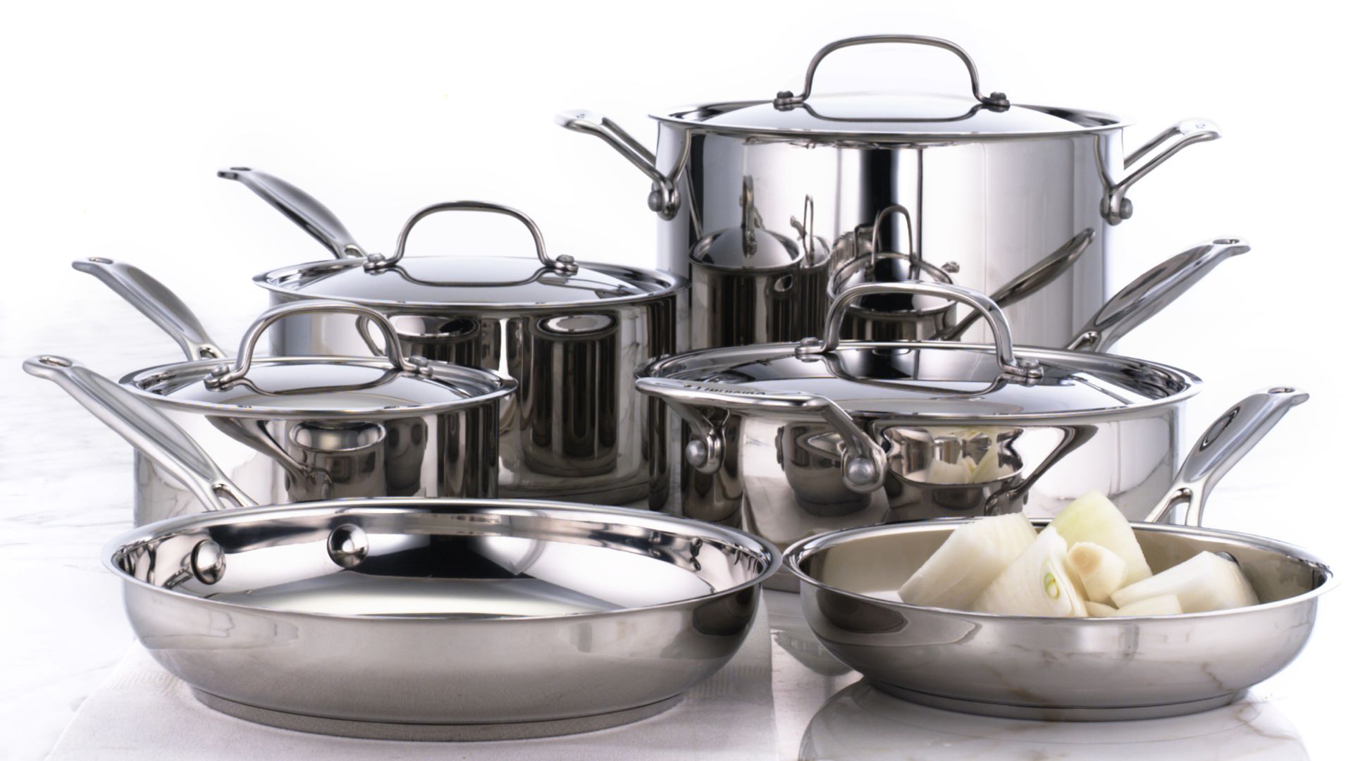 deane and white cookware