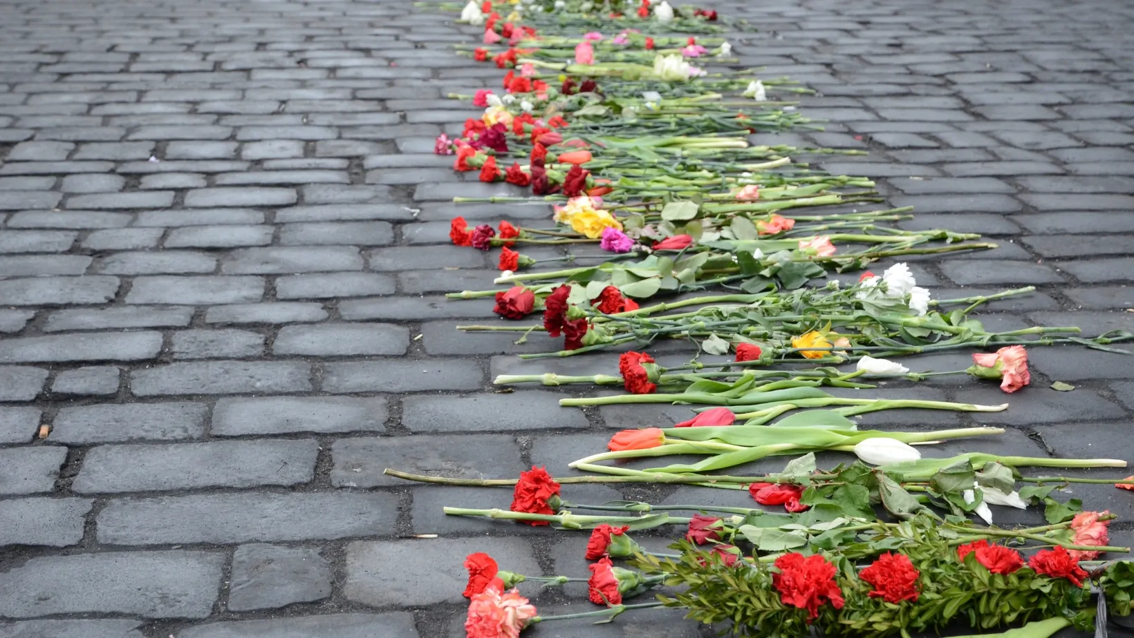 Gift for Someone Who Lost a Sister - Meaningful Remembrance Ideas