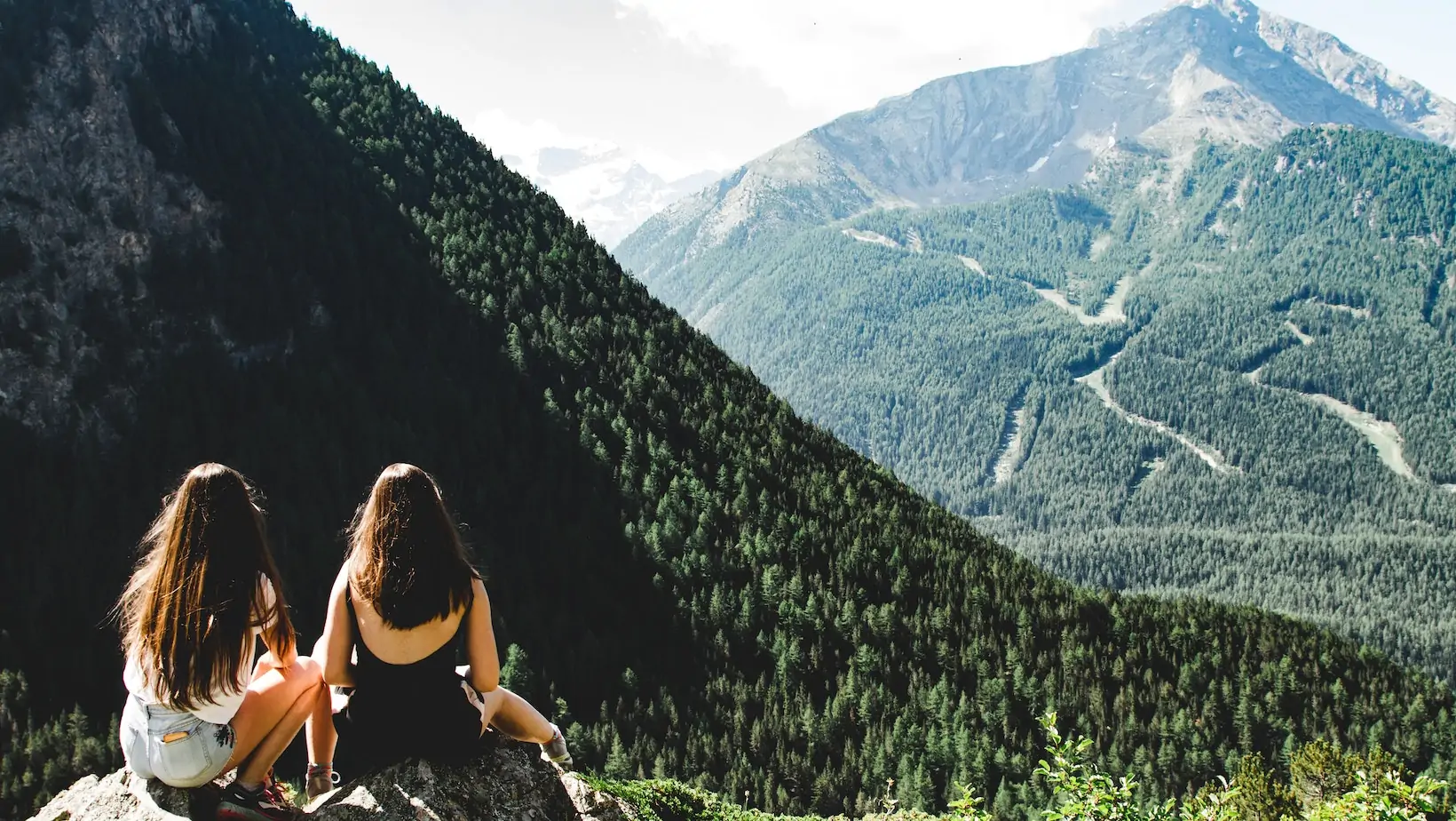 What to Say to Someone Who Lost a Sister - A Compassionate Guide